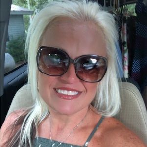 Meet your Posher, Christy